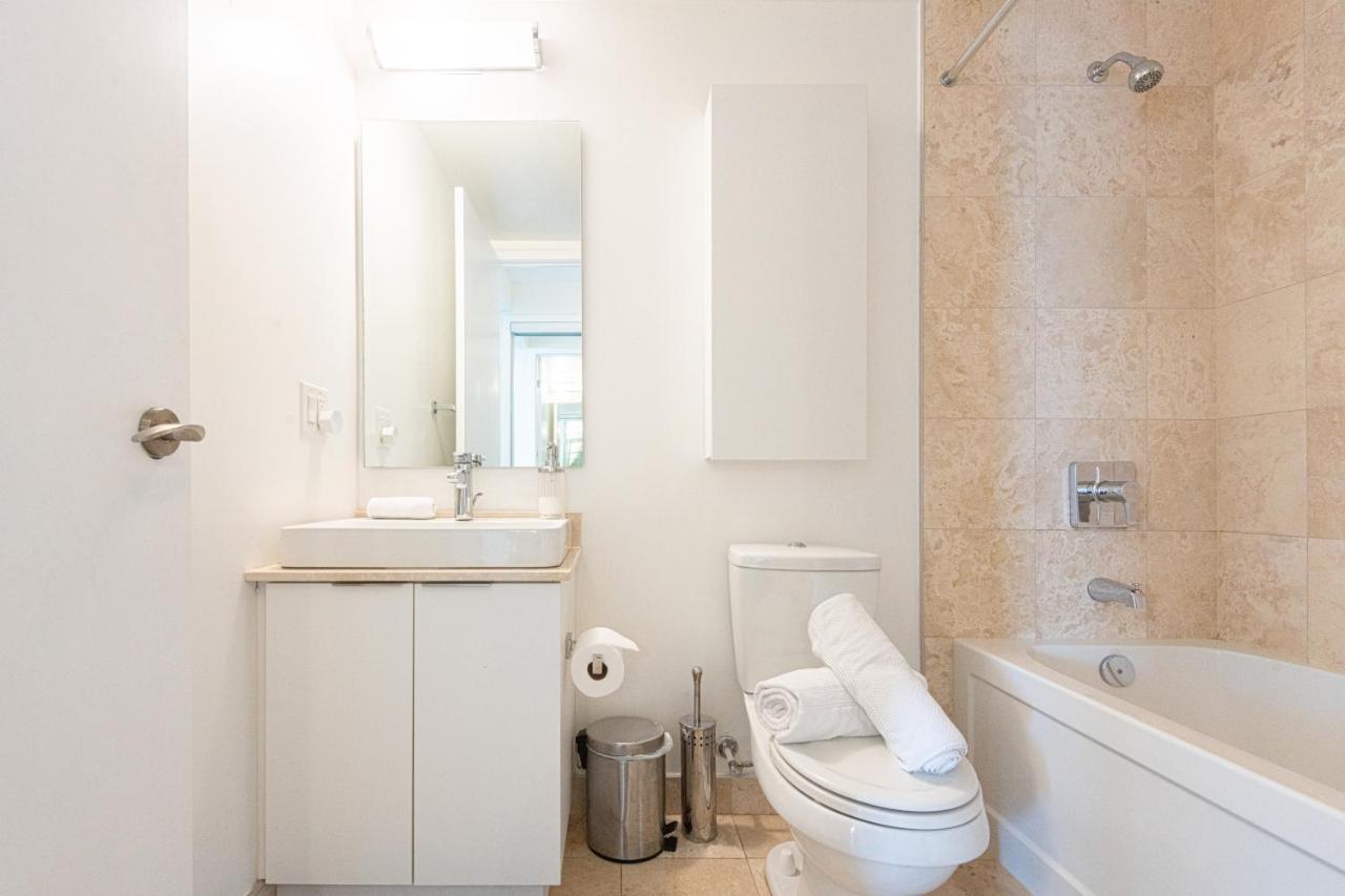 Beautiful Luxurious Modern Condo With Breathtaking Views Toronto Kültér fotó